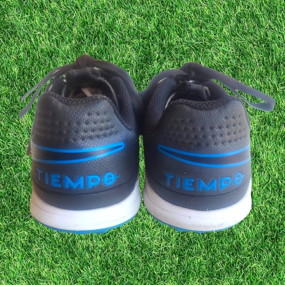Boys, Nike Tiempo, Legend 8, Indoor/Outdoor Turf Shoes, Size 1Y, EUC - Picture 2 of 4